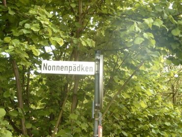Straßenschild "Nonnenpädken"