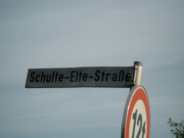 Straßenschild "Schulte-Elte-Straße"